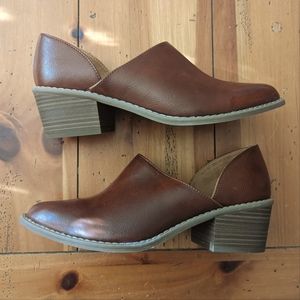 Women's Pointed Toe Open Ankle Bootie 9.5W Cognac Brown Faux Leather NWOT wide